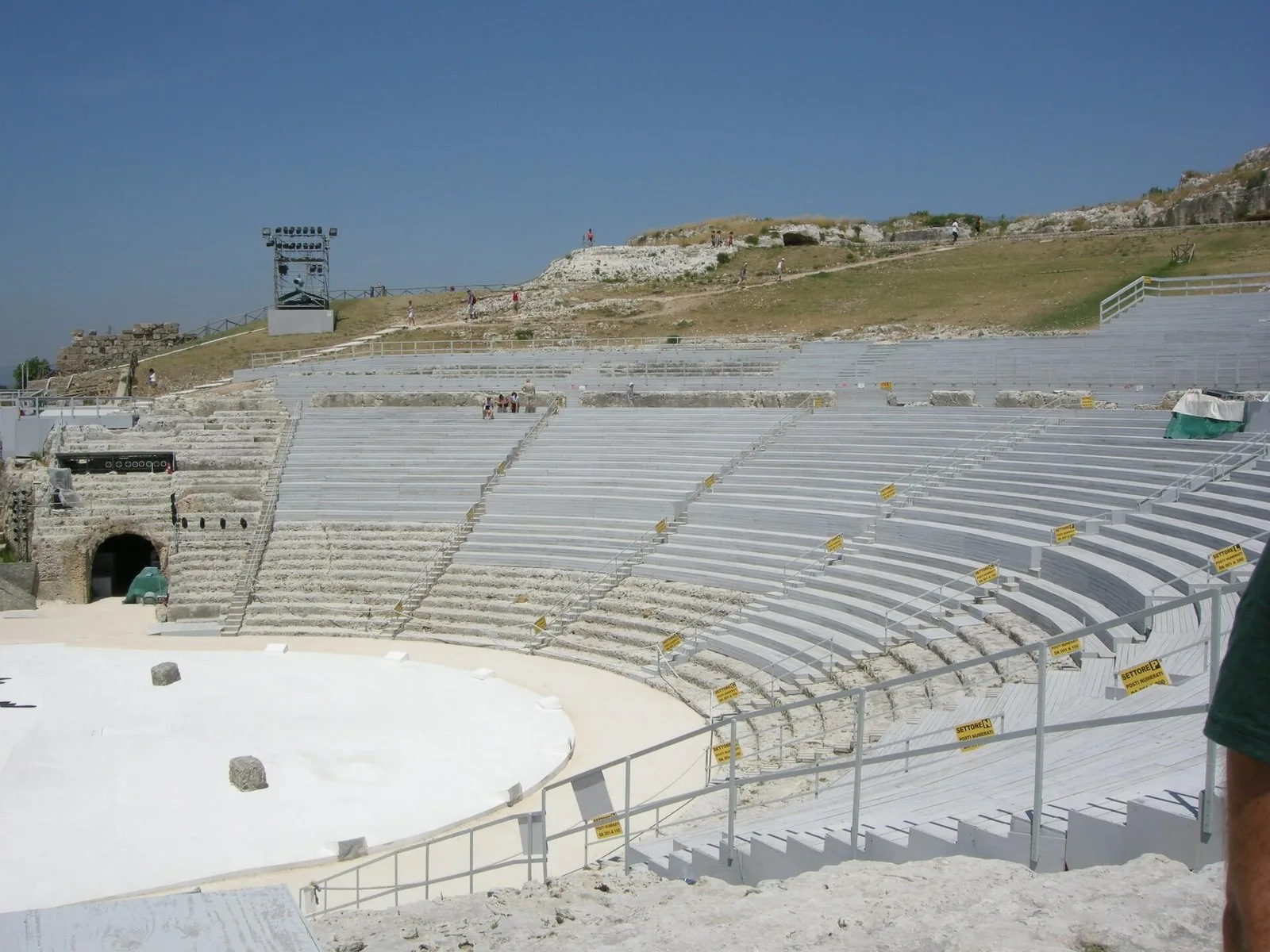 La cavea del Teatro Greco di Siracusa allestita per gli spettacoli